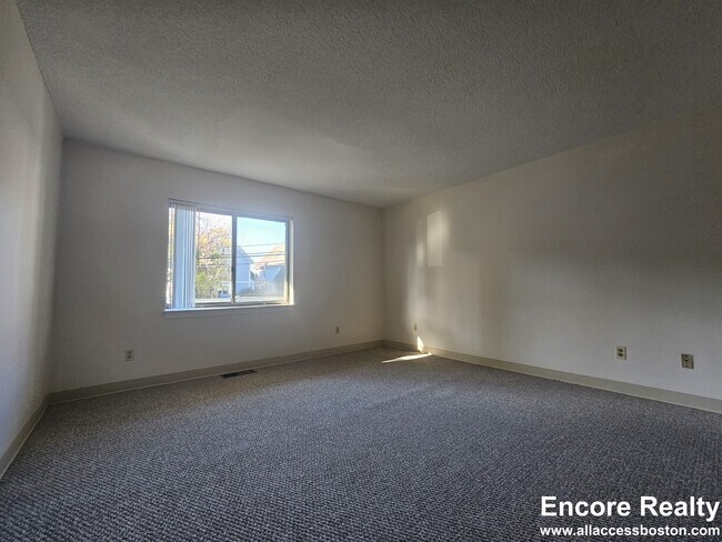 Building Photo - 150 N Beacon St