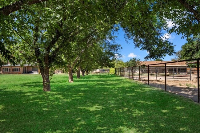 Building Photo - 23265 Vía Del Arroyo