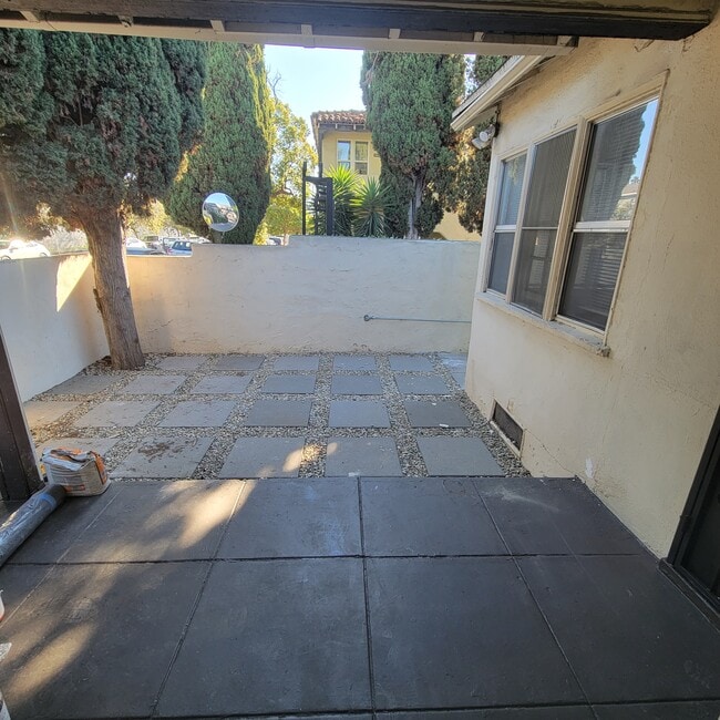 Building Photo - 1469-1412 12th Ave