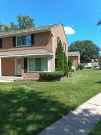 Building Photo - 13 Hemlock St