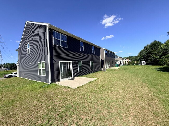 Building Photo - Like New home in Monroe