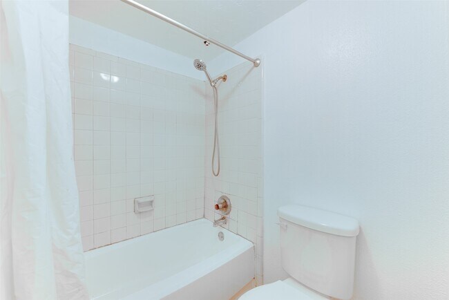 Building Photo - 2021 Spenwick Dr