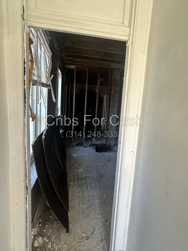 Building Photo - 4923-4925-4925 Suburban Tracks St