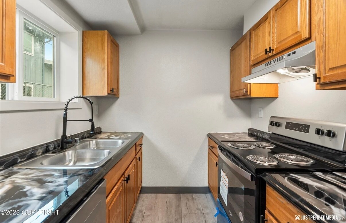 Building Photo - 1117 Karluk St