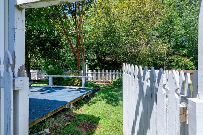 Building Photo - 412 Cline Falls Dr