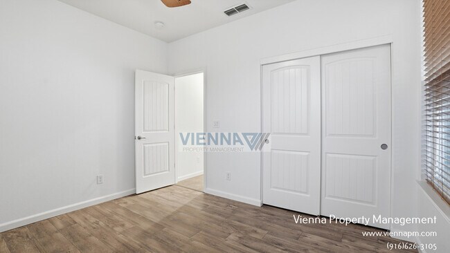 Building Photo - 3033 Ardley Dr