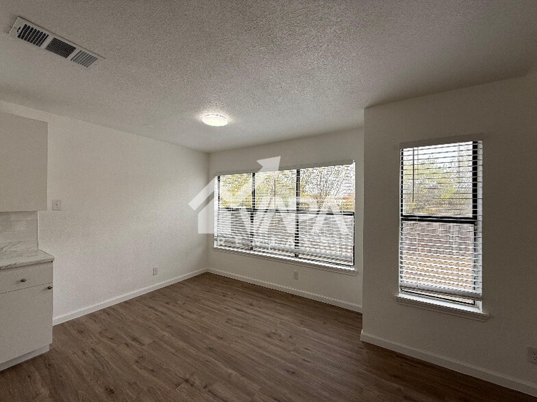 Building Photo - 7102 Grassy Trail