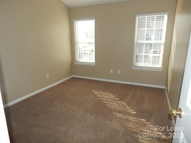 Building Photo - 307 Alabarda Ln