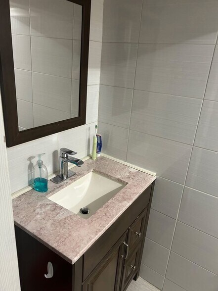 Building Photo - 7 Denby Rd