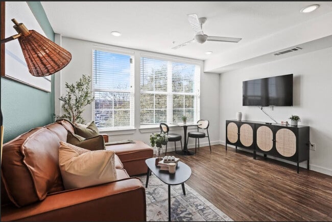 Building Photo - 120 N Madison Ave