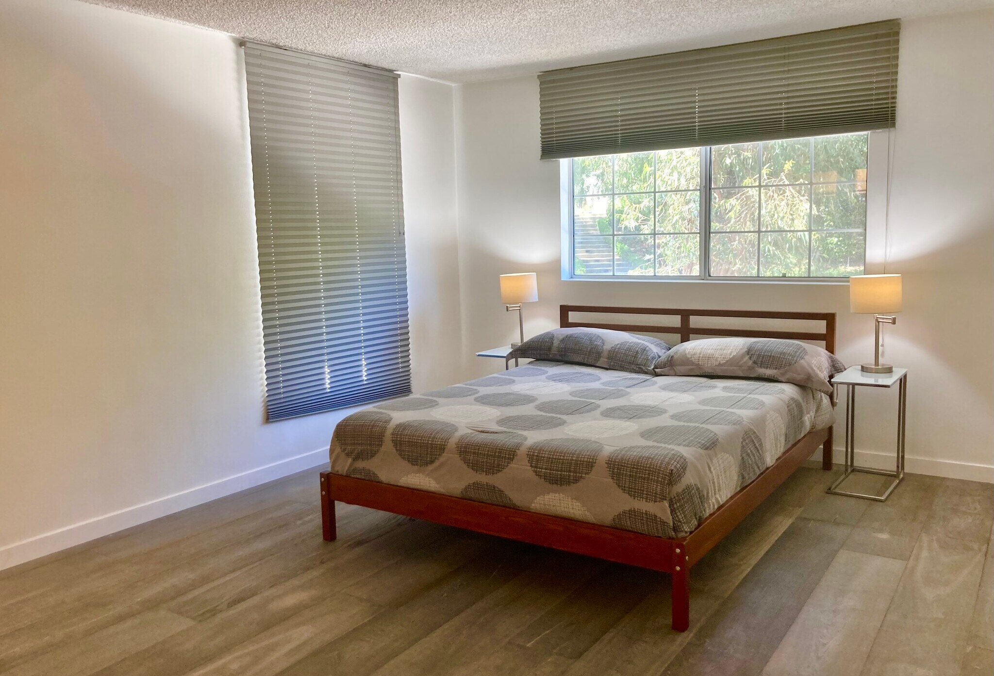 Bedroom 1 & Windows - 8616 Wonderland Ave