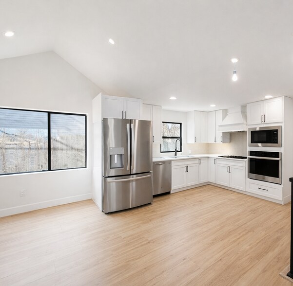 Kitchen - 3101 Shadyside Dr