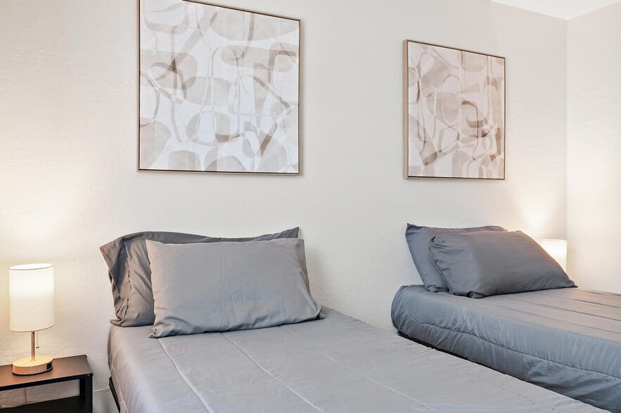 Building Photo - 1732 E Elwood St