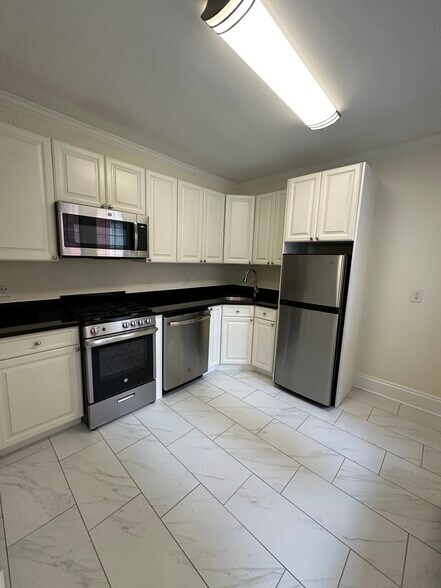 Building Photo - 3 Chauncy Ln