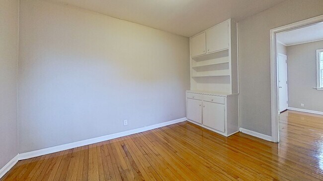 Building Photo - 828 Acosta St