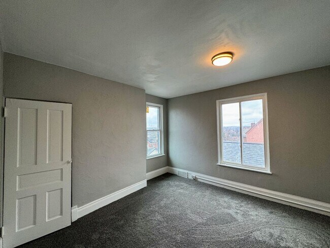 Building Photo - 320 Orchard Pl