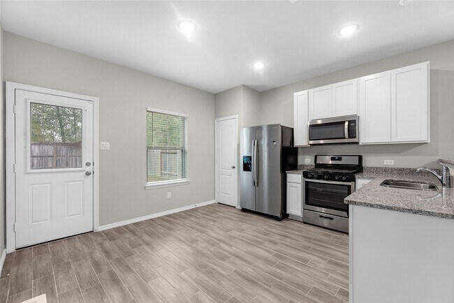 Building Photo - 24750 Russet Bluff Trl