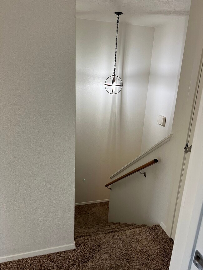 Building Photo - 1108 S Pond St