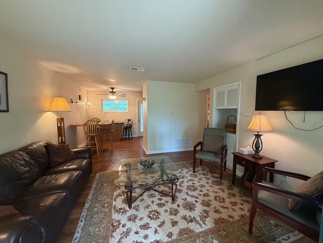 Building Photo - 3/2 in Fernwood Manor-FULLY FURNISHED