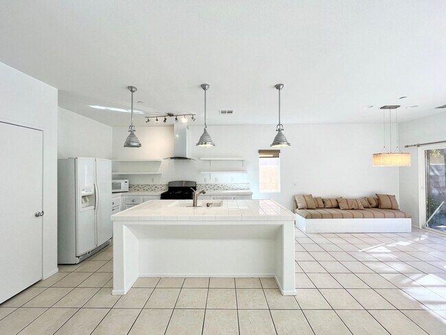 Building Photo - 1267 Palmas Ridge