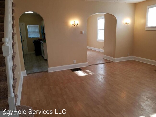 Building Photo - 3 br, 1 bath House - 1 N. Ellamont Street