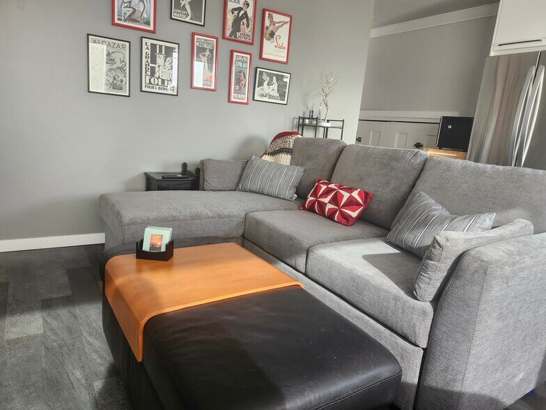 Building Photo - 2605 Nutmeg Ave