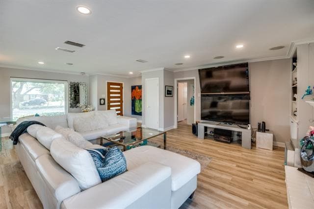 Building Photo - 3211 Brookhaven Club Dr