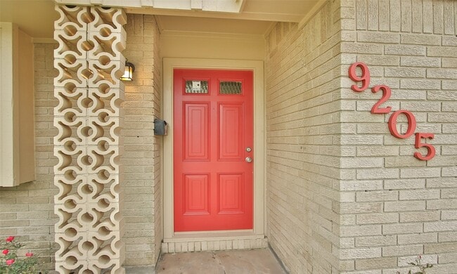 Building Photo - 9205 Vicksburg Ave