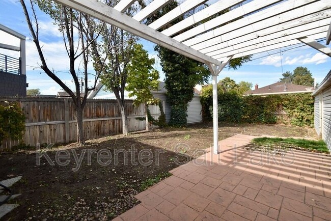 Building Photo - 1583 Princeton Ave S