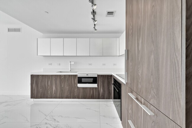 Building Photo - 3131 NE 7th Ave