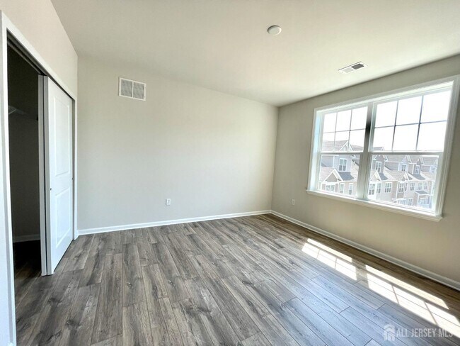 Building Photo - 905 Greenland Square