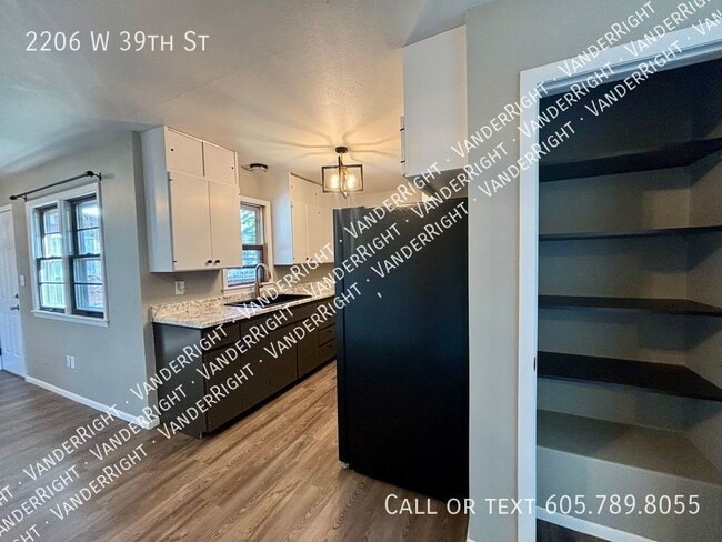 Building Photo - 2206 W 39th St