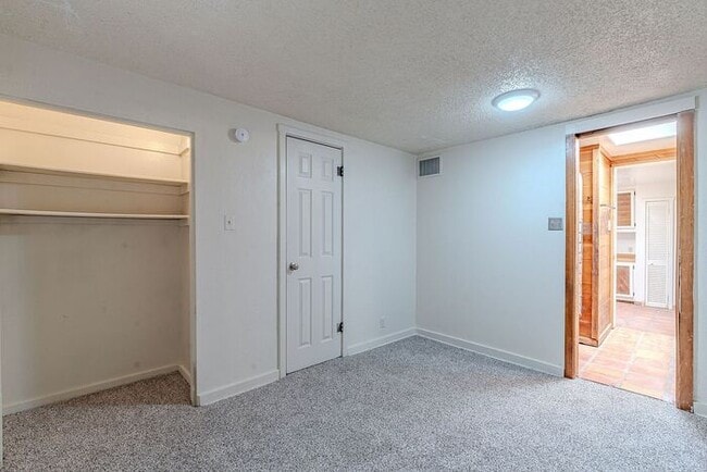 Building Photo - 3118 N Santa Rita Ave