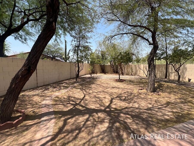 Building Photo - 9991 N High Meadow Trail