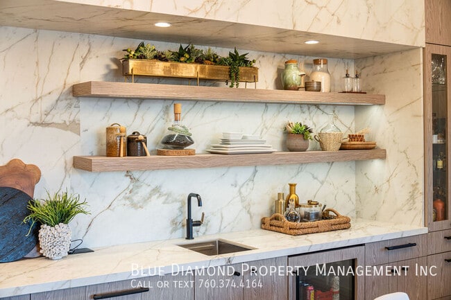 Building Photo - 3301 Lincoln-