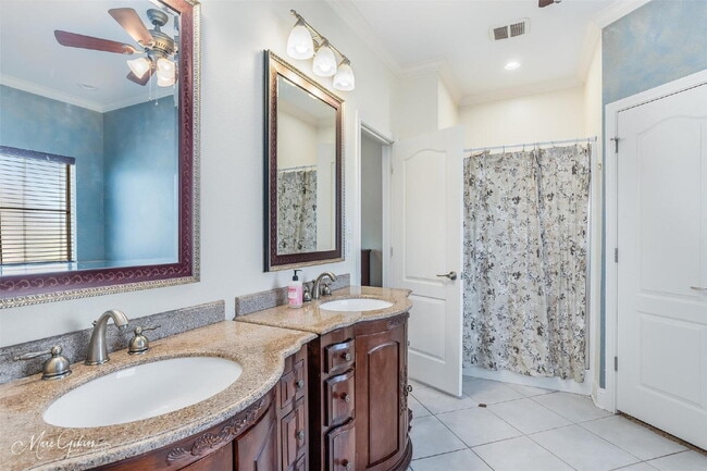 Building Photo - "Charming 4-Bedroom Gem with Spacious 2091...