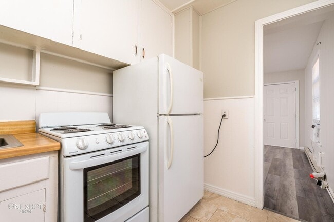 Building Photo - 1725 Ave D