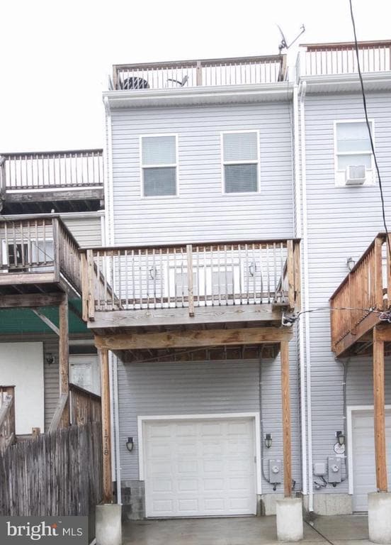 Building Photo - 1718 Marshall St