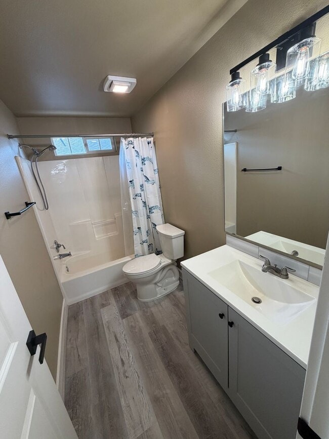 Building Photo - BEAUTIFUL 3 Bed | 2.5 Bath Home with Modern Updates, AC & 2-Car Garage