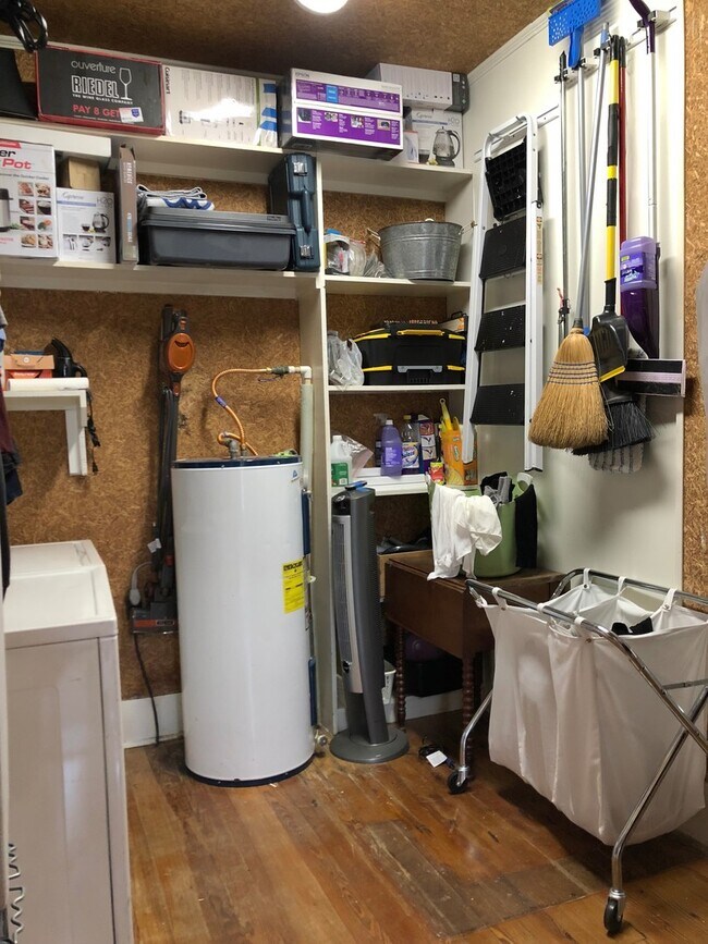 Building Photo - 703E31