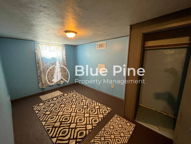 Building Photo - 498 E 17th St