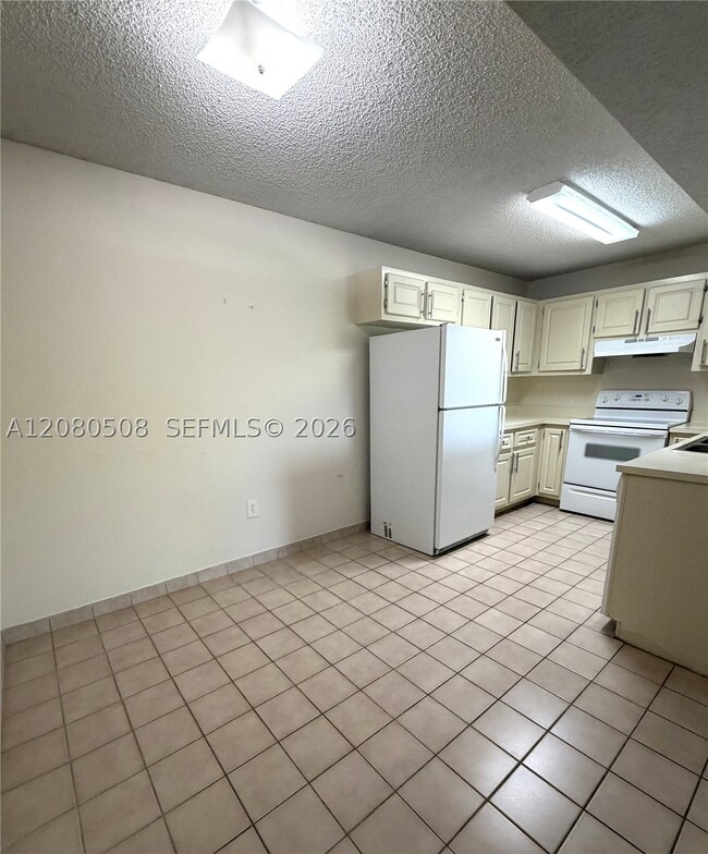 Building Photo - 351 Palm Way
