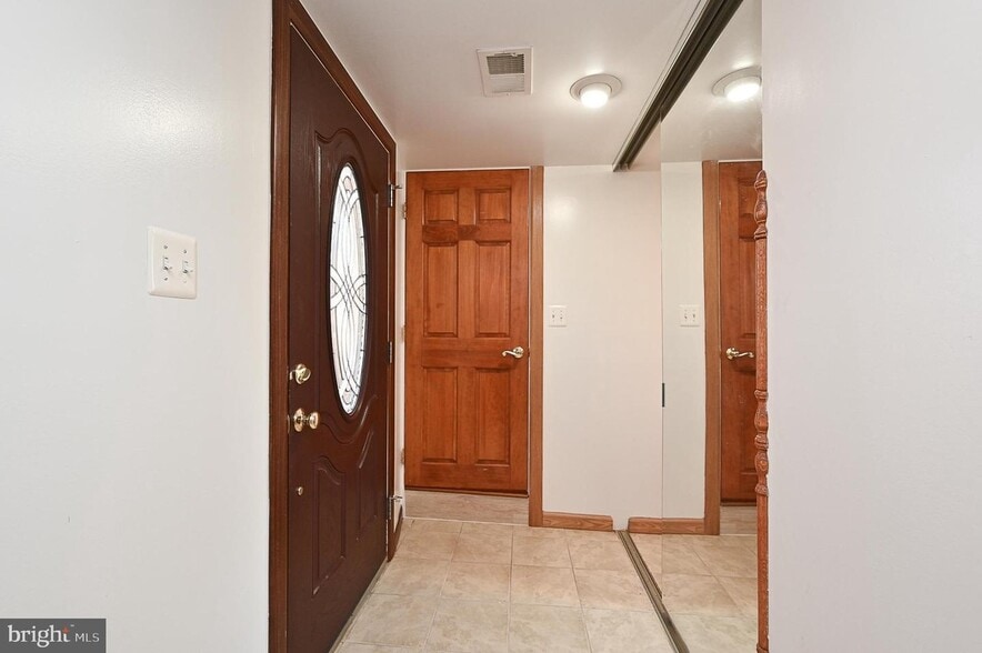 Seperate entrance to the unit - 5700 Chapin Ave