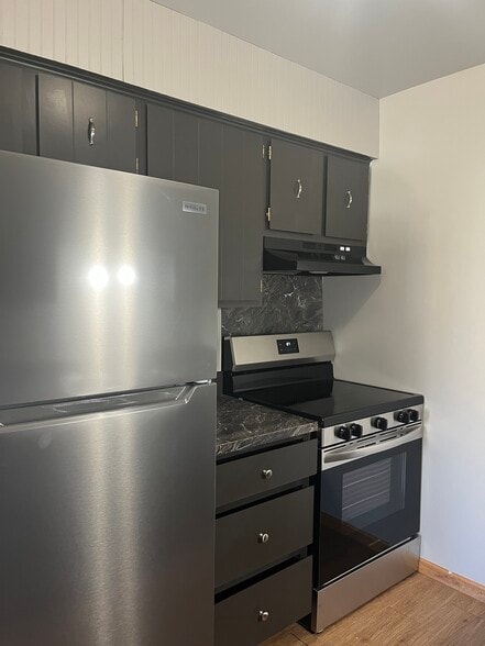 New kitchen appliances - 716 Rhodes St
