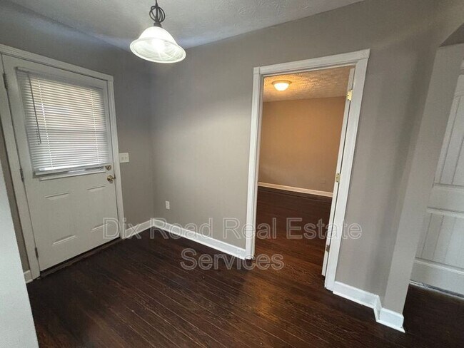 Building Photo - 2112 Lodell Ave