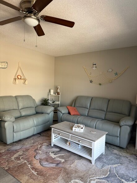 Building Photo - 154 SE Selva Ct