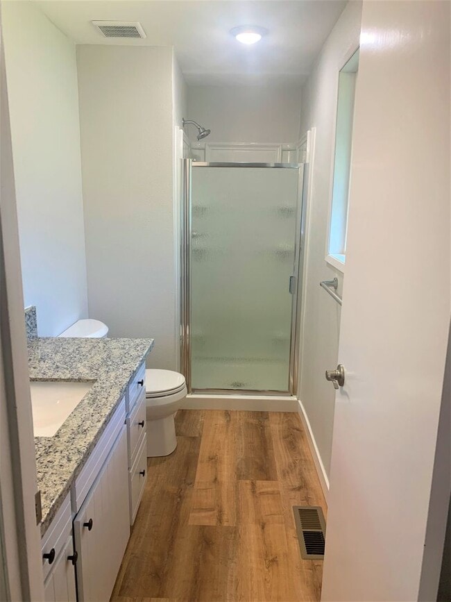 Building Photo - Desirable Cascade Park Location with Many ...