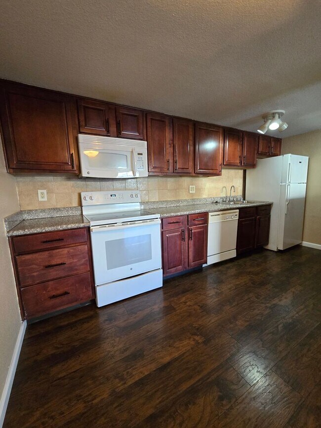 Building Photo - Beautiful 2-Bedroom First-Floor Condo in a Guard-Gated Community