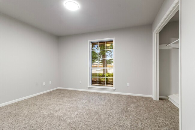 Building Photo - 2101 Lamar Dr