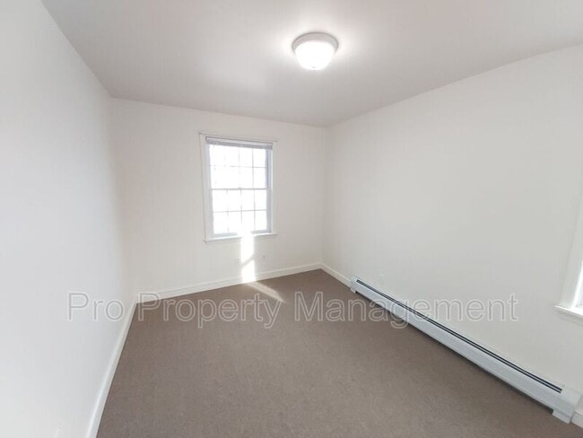 Building Photo - 131 Railroad St